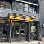 SMOKE DOOR - ホテル・ザ・ノットの一階にある