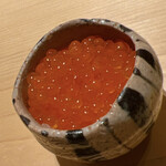 すが弥 - はしりの新イクラ。痛風の大敵ですが、この時期だけの珠玉の粒々です