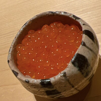 すが弥 - はしりの新イクラ。痛風の大敵ですが、この時期だけの珠玉の粒々です