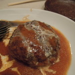 菜々海 - ハンバーグだ（牛肉のにおいが強かった！）