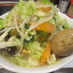 麺処 まるよし商店 - たんめん細麺(並)+野菜増し+燻玉
