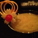 バー ノーブル - チェリーとリンゴ、オレンジの皮のデザイン