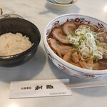 ラーメン 利助 - チャーシュー麺とライス小