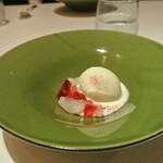 リストランテ カノフィーロ - ココナッツのジェラート　ハイビスカスのジェラティーナとライチ