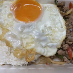 さいとう食堂 - 【ガパオヌア】牛肉のガパオ。溢れる肉肉しい牛肉の旨味。