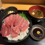 寿司屋のだ - 大盛り生マグロ丼（赤出汁付き）1848円