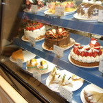 cafe The Plant Room - 入口には可愛いケーキのショーケースがお出迎え＾＾♪