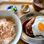 Katsuobushiwo Tanoshimu Mise Runrun Tei - 鶏ハンバーグ定食