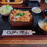 とんかつ 横山 - 特えび重  @1,600円也。うな重で用いるお重に、エビフライが４本ドドーンと。味噌汁はお馴染みの具材。