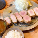 とんかつ 乃ぐち - キャベツ、ごはん、味噌汁はおかわり可能