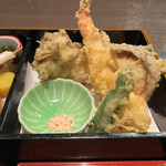 SHARI THE TOKYO SUSHI BAR - 揚げたて天ぷらの盛り合わせ