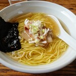 麺屋 花畑 - 塩ラーメン（細麺）　750円
                                
                                清湯スープ