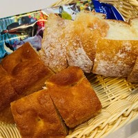 ラ・ベットラ・ダ・オチアイ ナゴヤ - フォカッチャとブールとグリッシーニ