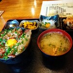 呑み食い処 なぶら - 地魚漬け丼