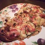 晴れ屋 - ナンピザ（\620）　カレー味で凄く具だくさん＆ボリューミー♪