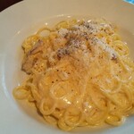 FLORE CAFĒ　 - カルボナーラ。卵の輪郭が解るような！