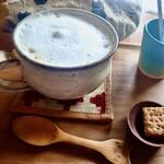 山の喫茶店 Decoy - 「山のミルクコーヒー」煎り3/5酸味1/5苦味3/5くらい、あわあわがいいのミャ