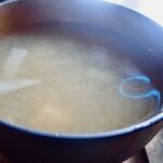 山の喫茶店 Decoy - ●いろいろ野菜のおみそ汁　しいたけだしよろしく、あぶらげ玉ねぎなどが具