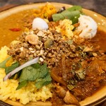 Cafe 豆うさぎ - 3種類のカレーは贅沢！付け合せのカボチャサラダとポテトサラダも美味しい！