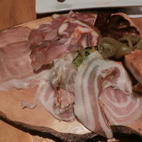 トラットリア ダイ パエサーニ - 自家製アブルッツォサラミの盛り合わせ(1,800円)