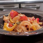 トリワイン ＰＩＫＯＳＨＨＨＵ - パプリカと鶏のさっぱりトマト煮