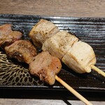 朝挽き鶏 炭火串焼き 牡丹 - 