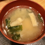 とん亭 - ワカメと油揚げと豆腐の味噌汁