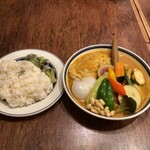 Rojiura Curry SAMURAI.  - チキンと一日分の野菜20品目ライスＬ、サクサクブロッコリー(クーポン)1,600円+100円=1,700円(税抜)