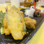 Shougen - ② 鱧と季節野菜の天ぷら トリュフ塩、鱧湯引き プリック（タイ産唐辛子）と梅肉のソース