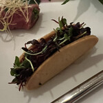 Amandier - 桜海老を練り込んだクッキー生地が白エビを包み込みます