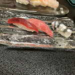 鮨よし - 本マグロ、大トロ、右のやつ聞こえなかったのよー旦那さんも分かってないw