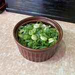 横濱ラーメン あさが家 - 青ネギハーフ100円。