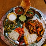 アムリタ インドスパイスカレーとナンと - 2022年7月 CurryRootsVol.27の特別料理。南インドの非菜食ミールス。