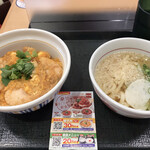 なか卯 - 親子丼と、はいからうどん（温）580円。