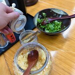 純手打ち讃岐うどん 蓮 - 薬味類。