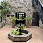 ブラッセリーナカガワ - 入口の噴水