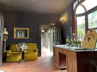 Brasserie Nakagawa - Entrance Sofa