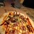 お肉とレモンサワー檸檬屋 - その他写真:ローストビーフのピザ¥980。生地は全体的に柔らか白パンみたいな生地でチーズが凄い多いので味が濃い！！よくカラオケボックスとかで出てくるようなピザ生地