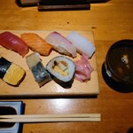 Sakae Sushi - 令和4年8月 ランチタイム
                      並ずし盛合せセット 1,000円
                      日替小鉢、並すし盛合せ、お椀