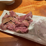 酒場 あじとよ屋 - 白レバーの塩たたき