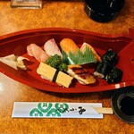 魚処　松善 - 令和4年8月 ランチタイム
お寿司定食 850円
にぎり6貫、細巻き3切れ、うどん小