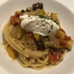 Risosteria Trentatre - 夏野菜とピリ辛フレッシュトマトソース　リコッタチーズのスパゲティ