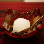 島津 - ☆塩バニラアイス
      濃厚なバニラの味が口をさっぱりと〆てくれました。