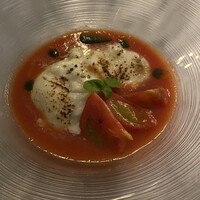 GENTLE Dining - イタリア産ブラティーナチーズとアメーラトマトのカプレーゼ