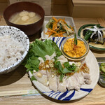 モンク食堂 - ご飯は最初に量を聞いてくれます。これは少なめ。