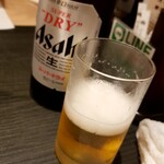 Shabushabu Nihon Ryouri Kisoji - 瓶ビール。なんとお姉さんがついでくれます。