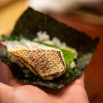 Sushi Kaiseki Isaribi - 2022.8 手巻き（ノドグロ炙り、大葉、奈良漬け）