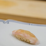 いしまる - "白方頭魚（しろくづな）"、昆布締（あらめじめ）