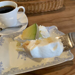 ラ・テイエ - メロンショートケーキ、フォーク上げ