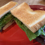 ラ・テイエ - カニ・ツナ・アボカドサンドイッチ